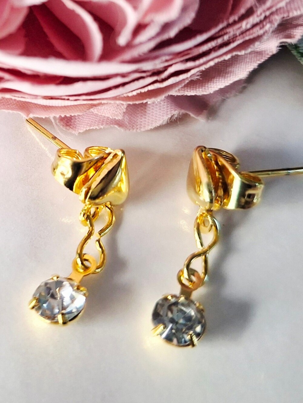 Vintage 80s ✨️🤍Sparkly Dangle Earrings